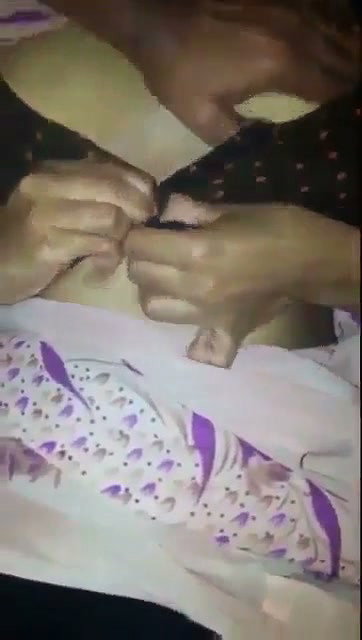 Neighbor uncle show her bhabhi pussy