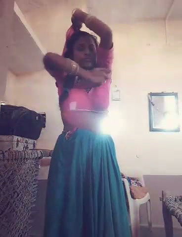 Aunty undress her clothes and show