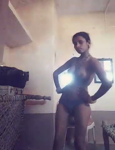 Aunty undress her clothes and show