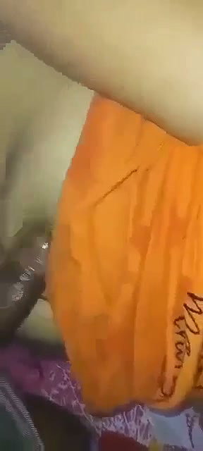 Aunty show her boobs  press