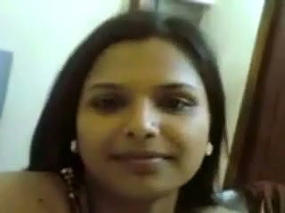 Bhabhi show her boobs