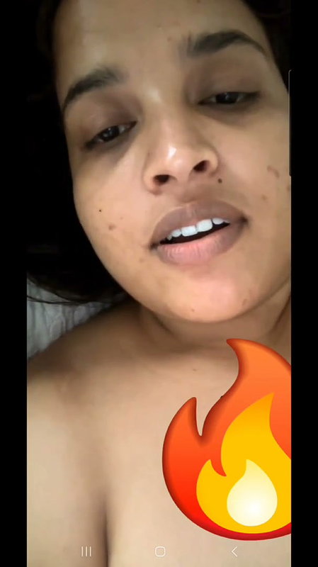 Sexy aunty show her huge boobs
