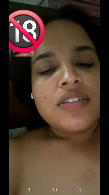 Sexy aunty show her huge boobs