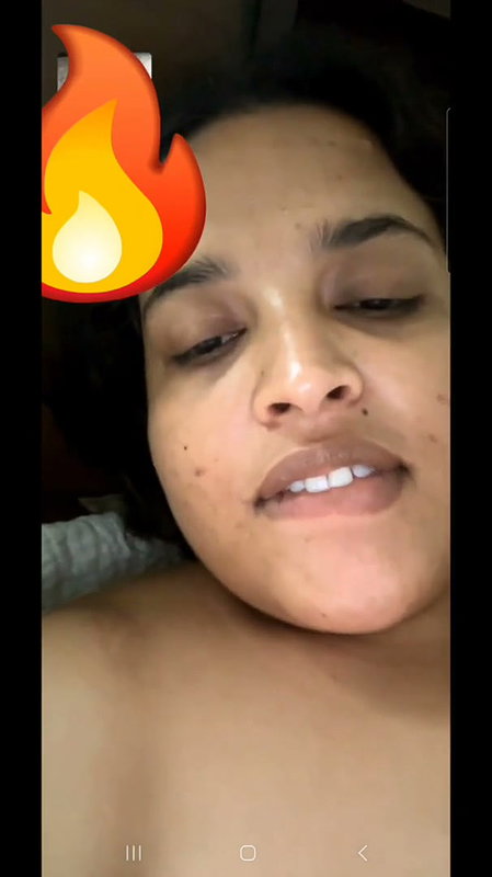 Sexy aunty show her huge boobs