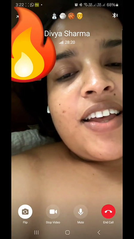 Sexy aunty show her huge boobs