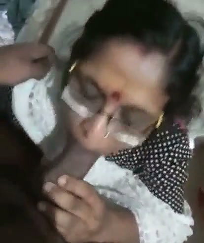 Mature aunty Blowjob her husband
