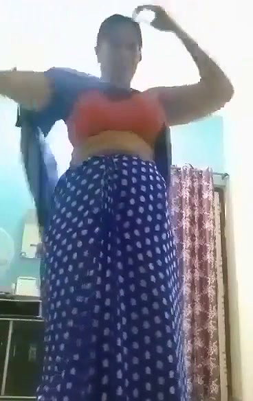 mature aunty undress her saree  show