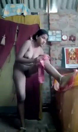 Village newly married bhabhi show her beautiful body