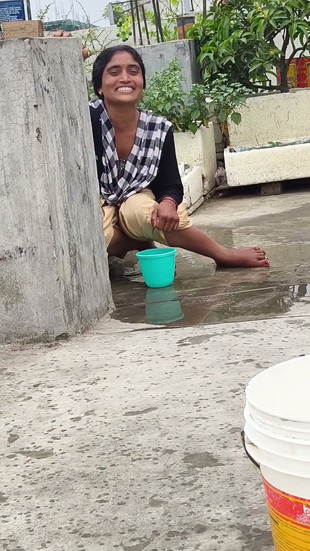 Desi sexy bhabi pee