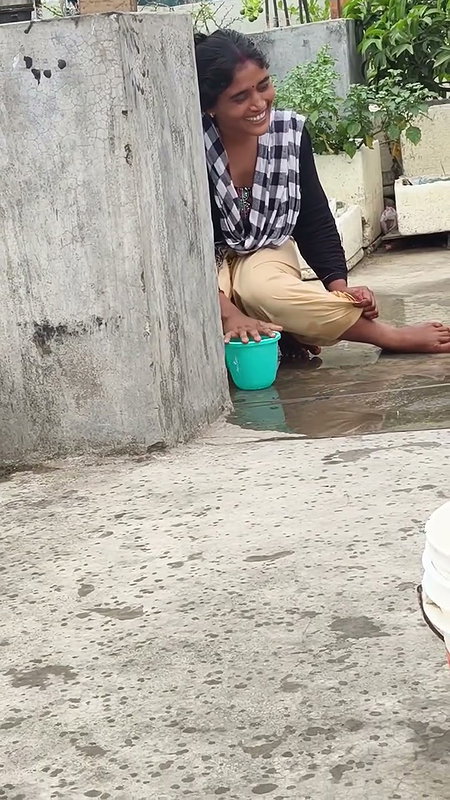 Desi sexy bhabi pee