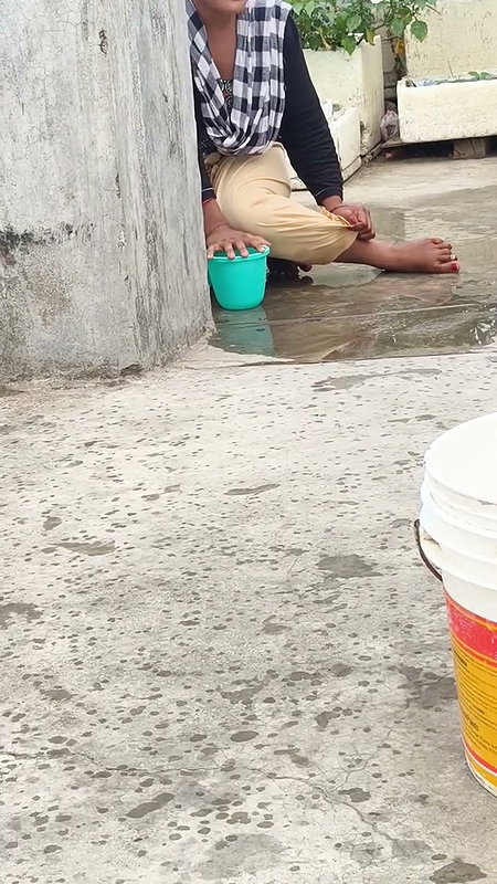 Desi sexy bhabi pee