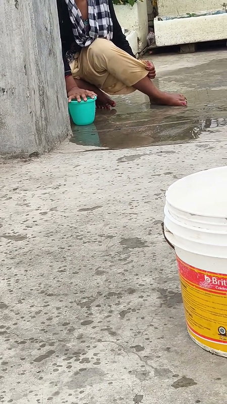 Desi sexy bhabi pee
