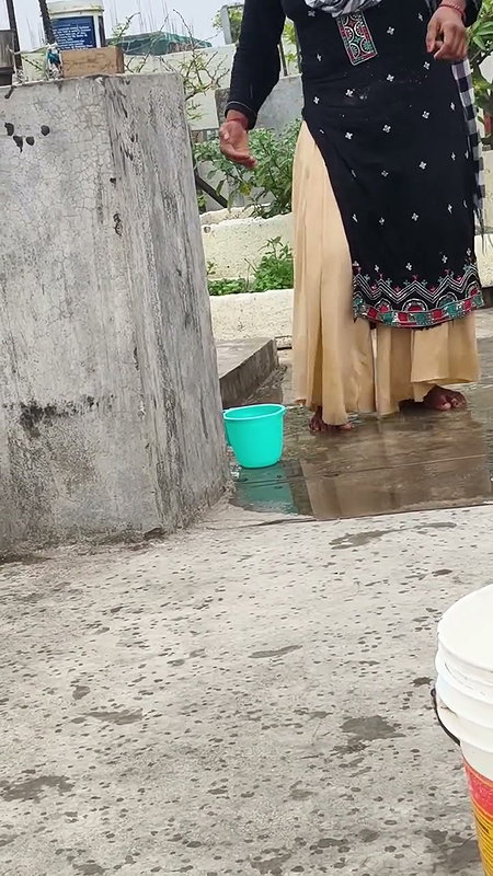 Desi sexy bhabi pee