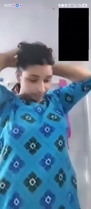 shalwar girl boob dikhayi