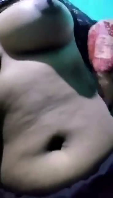 chuche dikhayi ladki ne
