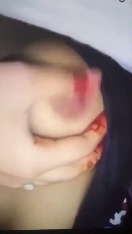 boob dikhake chut mein ungli kri