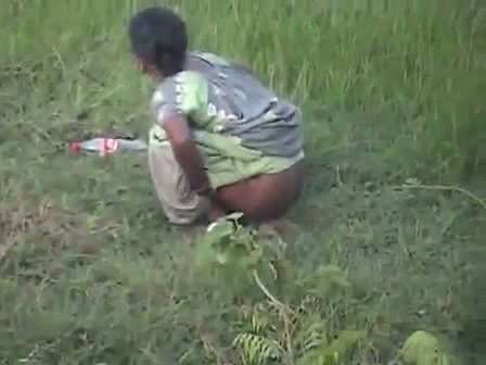 Desi Indian Pooping Voyeur