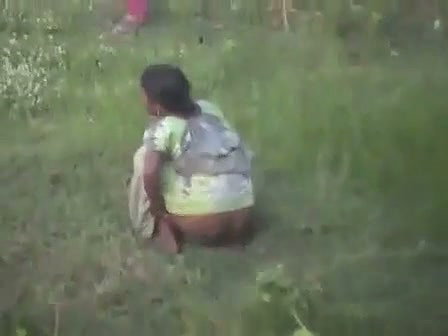 Desi Indian Pooping Voyeur