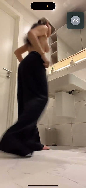 Paki babe showing her body to bf