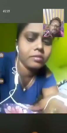 Aunty show her boobs on vc