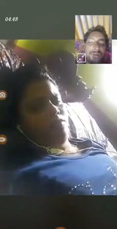 Aunty show her boobs on vc