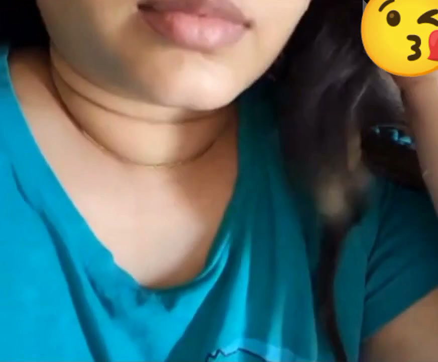 Aunty try to put dilo in her pussy