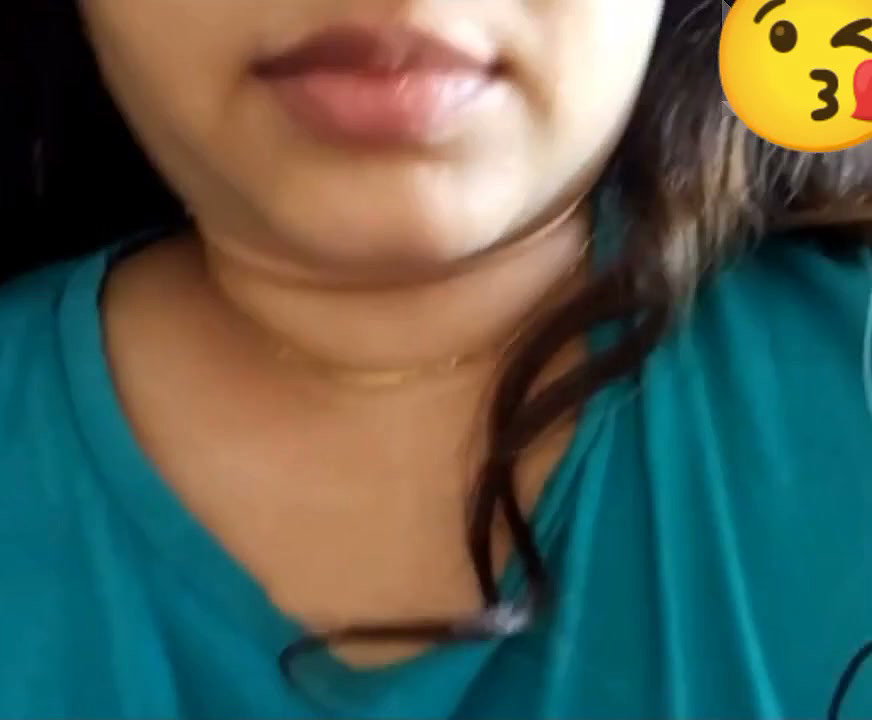 Aunty try to put dilo in her pussy