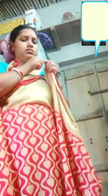 Bhabhi show her pussy wearing saree