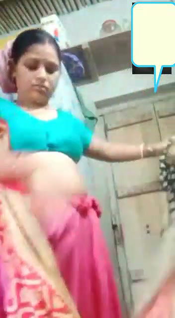 Bhabhi show her pussy wearing saree