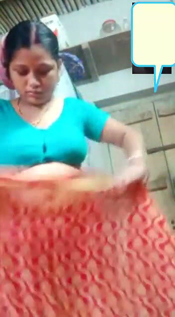 Bhabhi show her pussy wearing saree