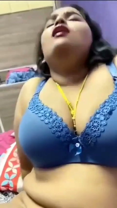 Hot aunty enjoying moan