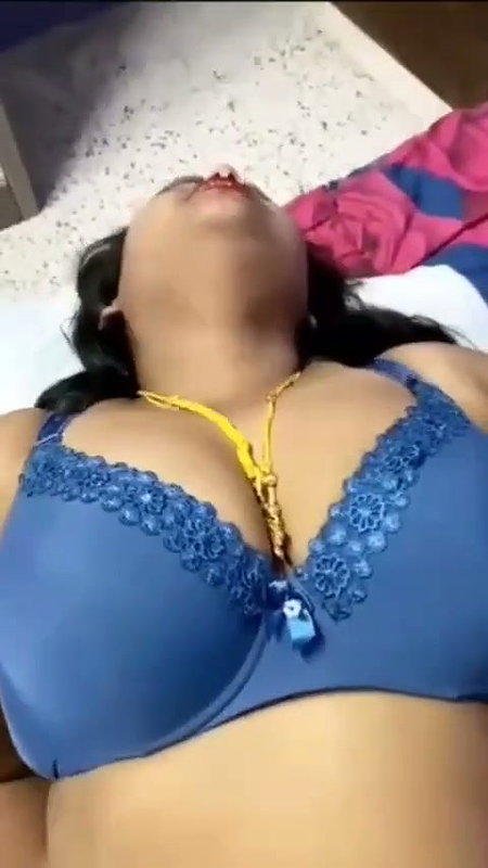 Hot aunty enjoying moan
