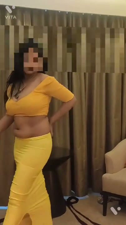 Hot aunty is share in hotel room