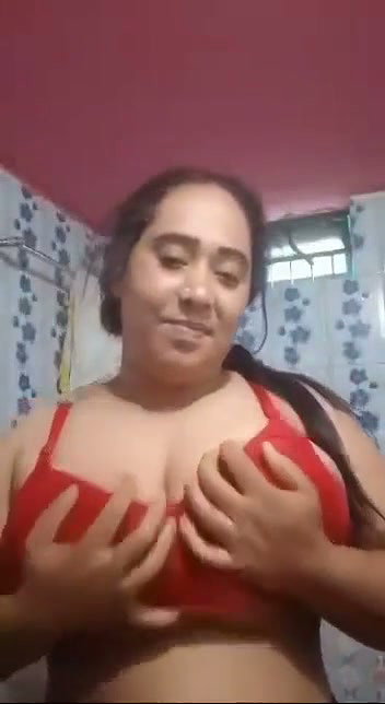 Mature aunty show her pink pussy