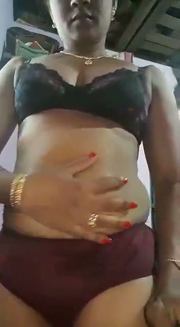 Sexy bhabhi show her sweet boobs pussy
