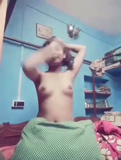 Sweet sexy hot girl show her fully nude body