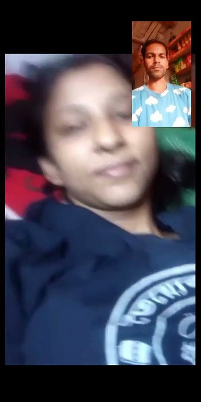 Sexy girl show her boobs in vc