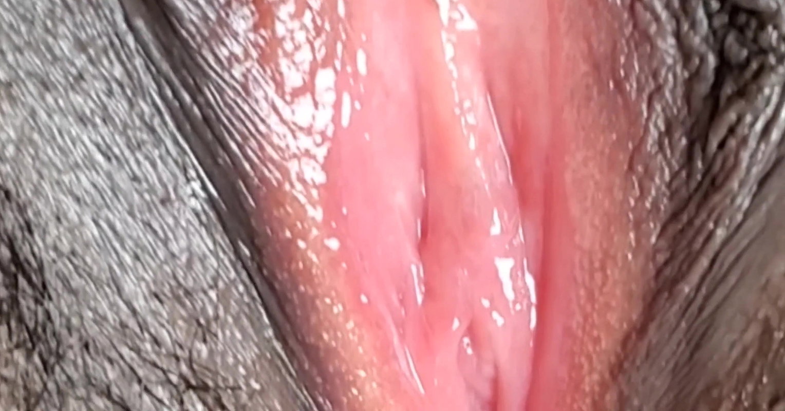 Sri Lankan Teen Sexy Pretty Girl shows her Tight Pussy Closeup & She Likes to Cum inside her Pussy