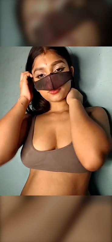 Riya 35 sexy boob show