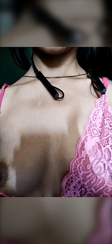 Kiritika 1 boob show