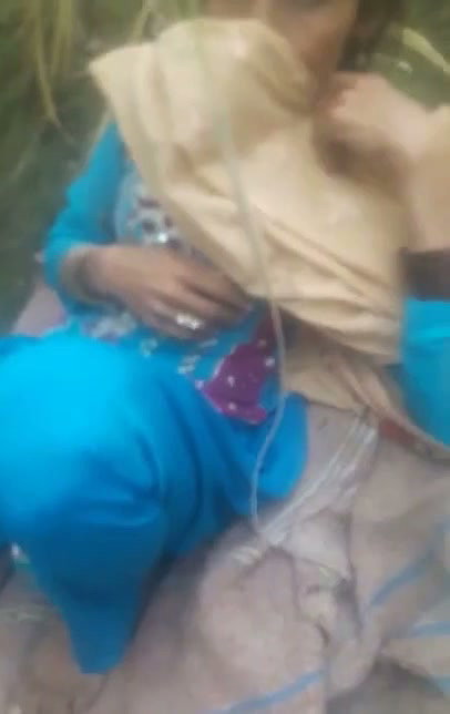 Aunty show boobs fuck in field