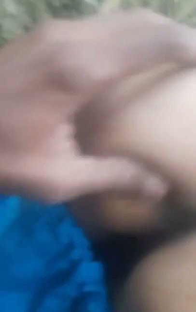 Aunty show boobs fuck in field