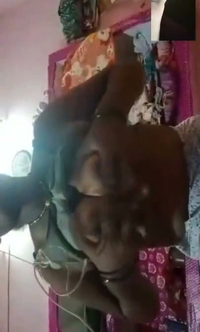 Aunty show boobs on vc to boyfriend