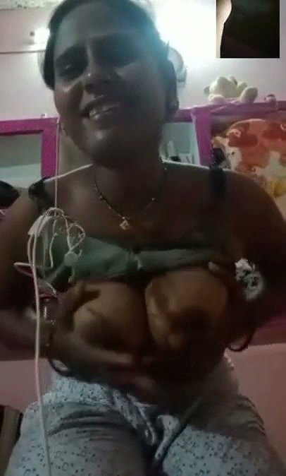 Aunty show boobs on vc to boyfriend
