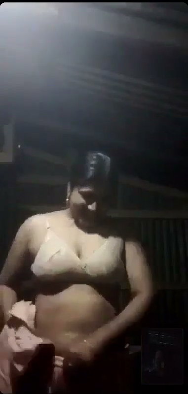 Sky aunty show her pussy