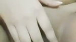 nangi ladki ne chut mein ungli kri