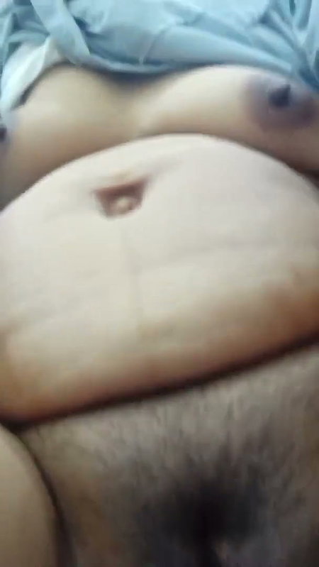 Aunty show her naked body