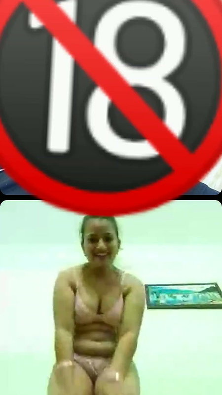 Aunty show her pussy