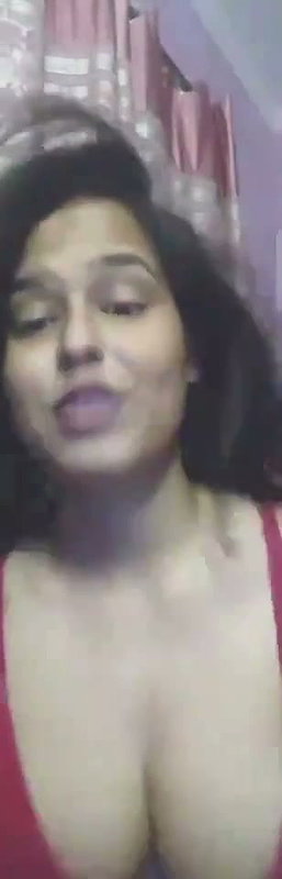 boob dikhake chut mein ungli kri