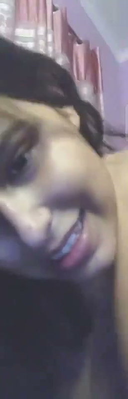 boob dikhake chut mein ungli kri